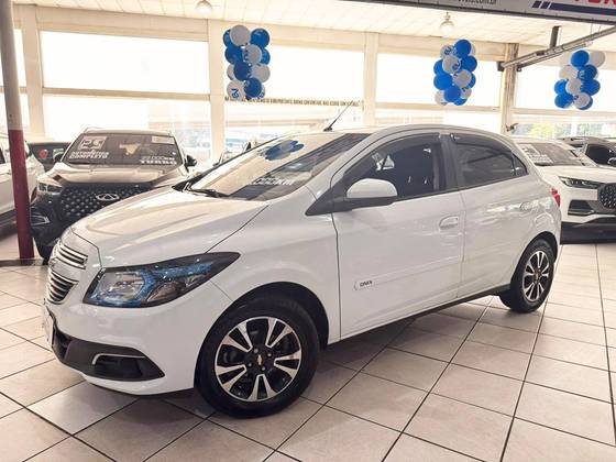 CHEVROLET ONIX 1.4 MPFI LTZ 8V FLEX 4P AUTOMÁTICO CHEVROLET ONIX 1.4 MPFI LTZ 8V FLEX 4P AUTOMÁTICO